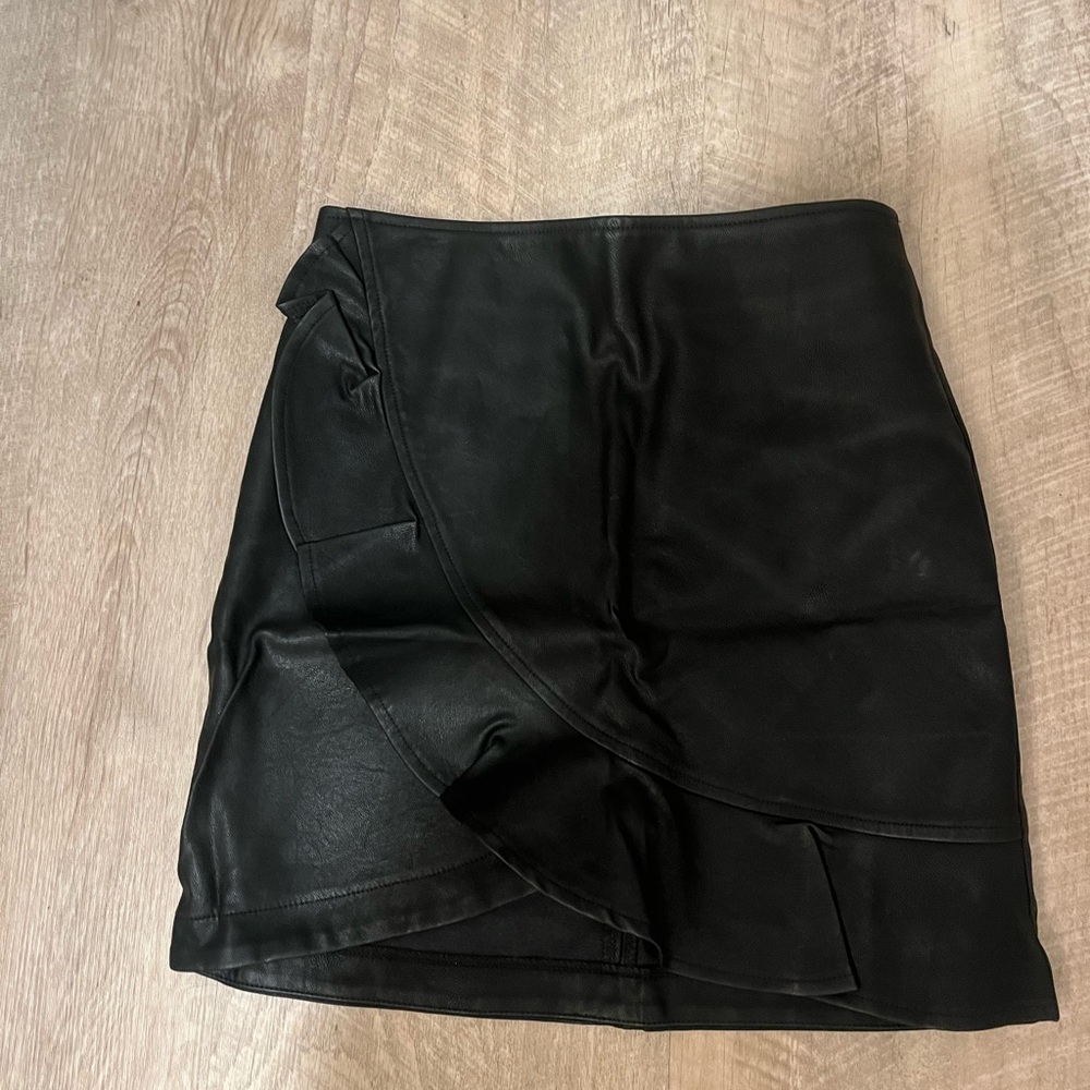 Oliviaceous Black Lether Skirt